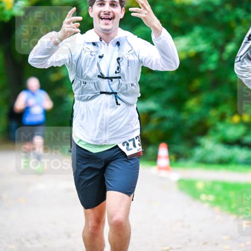 12.10.2025 - Bramfelder Halbmarathon 2025 Dr. Thomas Lammeyer http://msf.ph/oto/9353289 12.10.2025 10:46:29 Laufen 273, 272 meine-sportfotos.de
