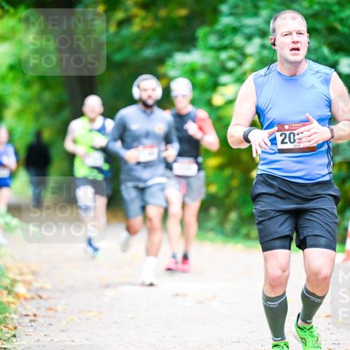 12.10.2025 - Bramfelder Halbmarathon 2025 Dr. Thomas Lammeyer http://msf.ph/oto/9353308 12.10.2025 10:46:34 Laufen 20 meine-sportfotos.de