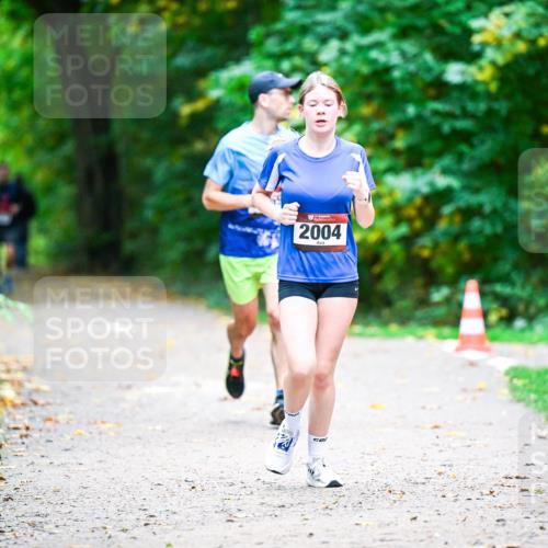 12.10.2025 - Bramfelder Halbmarathon 2025 Dr. Thomas Lammeyer http://msf.ph/oto/9353352 12.10.2025 10:46:42 Laufen 2004 meine-sportfotos.de