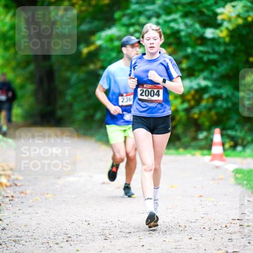 12.10.2025 - Bramfelder Halbmarathon 2025 Dr. Thomas Lammeyer http://msf.ph/oto/9353353 12.10.2025 10:46:42 Laufen 236, 2004 meine-sportfotos.de