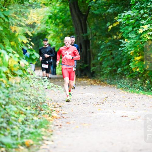12.10.2025 - Bramfelder Halbmarathon 2025 Dr. Thomas Lammeyer http://msf.ph/oto/9353363 12.10.2025 10:46:45 Laufen 2747 meine-sportfotos.de
