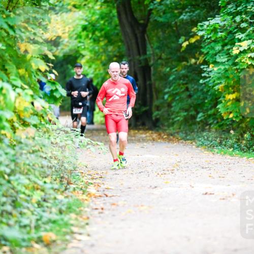 12.10.2025 - Bramfelder Halbmarathon 2025 Dr. Thomas Lammeyer http://msf.ph/oto/9353364 12.10.2025 10:46:45 Laufen 2747 meine-sportfotos.de