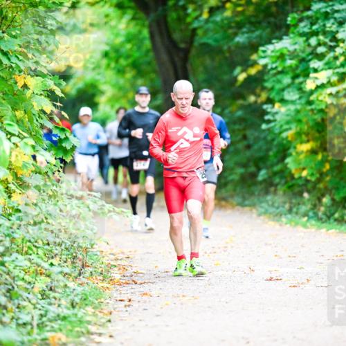 12.10.2025 - Bramfelder Halbmarathon 2025 Dr. Thomas Lammeyer http://msf.ph/oto/9353370 12.10.2025 10:46:48 Laufen 1976 meine-sportfotos.de