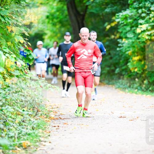 12.10.2025 - Bramfelder Halbmarathon 2025 Dr. Thomas Lammeyer http://msf.ph/oto/9353372 12.10.2025 10:46:48 Laufen 25 meine-sportfotos.de