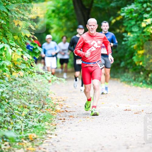 12.10.2025 - Bramfelder Halbmarathon 2025 Dr. Thomas Lammeyer http://msf.ph/oto/9353376 12.10.2025 10:46:49 Laufen  meine-sportfotos.de