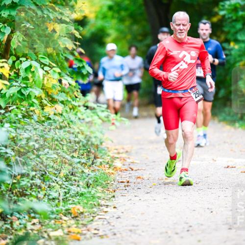 12.10.2025 - Bramfelder Halbmarathon 2025 Dr. Thomas Lammeyer http://msf.ph/oto/9353381 12.10.2025 10:46:49 Laufen 250 meine-sportfotos.de