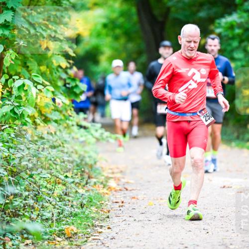 12.10.2025 - Bramfelder Halbmarathon 2025 Dr. Thomas Lammeyer http://msf.ph/oto/9353386 12.10.2025 10:46:50 Laufen 251 meine-sportfotos.de