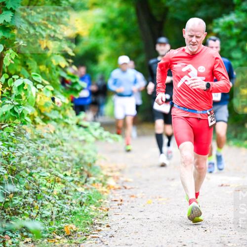 12.10.2025 - Bramfelder Halbmarathon 2025 Dr. Thomas Lammeyer http://msf.ph/oto/9353388 12.10.2025 10:46:50 Laufen 25 meine-sportfotos.de