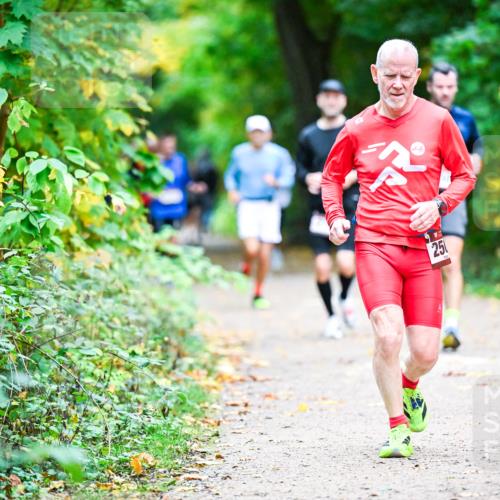 12.10.2025 - Bramfelder Halbmarathon 2025 Dr. Thomas Lammeyer http://msf.ph/oto/9353389 12.10.2025 10:46:50 Laufen 25 meine-sportfotos.de