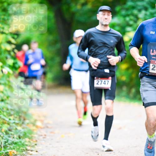 12.10.2025 - Bramfelder Halbmarathon 2025 Dr. Thomas Lammeyer http://msf.ph/oto/9353415 12.10.2025 10:46:55 Laufen 2747, 2930 meine-sportfotos.de