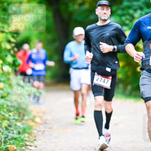 12.10.2025 - Bramfelder Halbmarathon 2025 Dr. Thomas Lammeyer http://msf.ph/oto/9353417 12.10.2025 10:46:55 Laufen 2747, 2930 meine-sportfotos.de