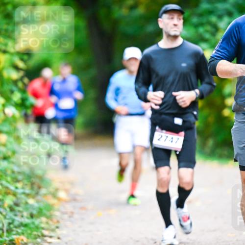 12.10.2025 - Bramfelder Halbmarathon 2025 Dr. Thomas Lammeyer http://msf.ph/oto/9353418 12.10.2025 10:46:55 Laufen 2747, 34, 2930 meine-sportfotos.de