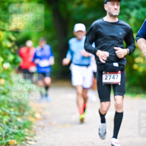 12.10.2025 - Bramfelder Halbmarathon 2025 Dr. Thomas Lammeyer http://msf.ph/oto/9353420 12.10.2025 10:46:55 Laufen 2747, 34, 2930 meine-sportfotos.de