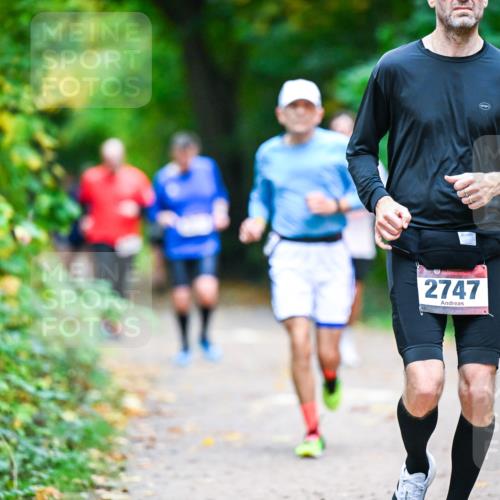 12.10.2025 - Bramfelder Halbmarathon 2025 Dr. Thomas Lammeyer http://msf.ph/oto/9353422 12.10.2025 10:46:56 Laufen 2747 meine-sportfotos.de