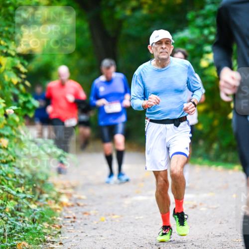 12.10.2025 - Bramfelder Halbmarathon 2025 Dr. Thomas Lammeyer http://msf.ph/oto/9353427 12.10.2025 10:46:57 Laufen 2747 meine-sportfotos.de