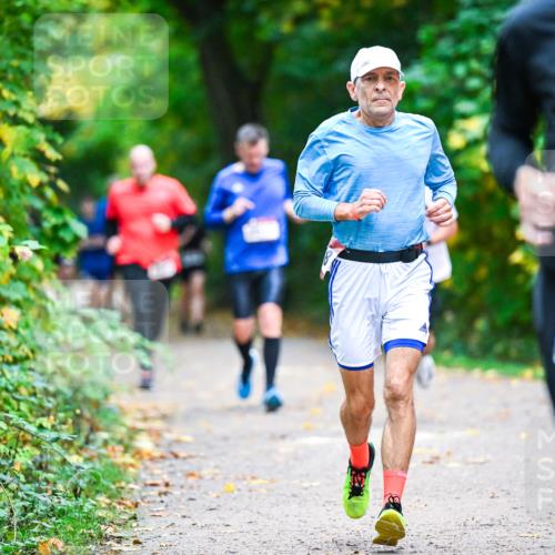 12.10.2025 - Bramfelder Halbmarathon 2025 Dr. Thomas Lammeyer http://msf.ph/oto/9353428 12.10.2025 10:46:57 Laufen 2747 meine-sportfotos.de