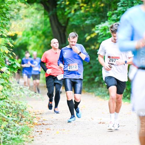 12.10.2025 - Bramfelder Halbmarathon 2025 Dr. Thomas Lammeyer http://msf.ph/oto/9353437 12.10.2025 10:46:59 Laufen 254, 2512, 297 meine-sportfotos.de