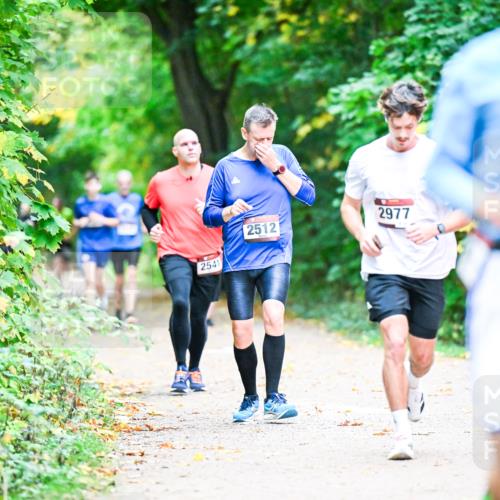 12.10.2025 - Bramfelder Halbmarathon 2025 Dr. Thomas Lammeyer http://msf.ph/oto/9353438 12.10.2025 10:46:59 Laufen 2541, 2512, 2977 meine-sportfotos.de