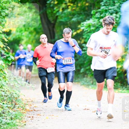 12.10.2025 - Bramfelder Halbmarathon 2025 Dr. Thomas Lammeyer http://msf.ph/oto/9353440 12.10.2025 10:46:59 Laufen 2541, 2512, 2077 meine-sportfotos.de