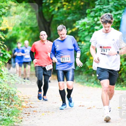 12.10.2025 - Bramfelder Halbmarathon 2025 Dr. Thomas Lammeyer http://msf.ph/oto/9353443 12.10.2025 10:47:00 Laufen 2541, 2512, 2977 meine-sportfotos.de