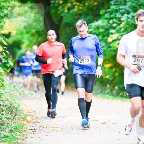 12.10.2025 - Bramfelder Halbmarathon 2025 Dr. Thomas Lammeyer http://msf.ph/oto/9353446 12.10.2025 10:47:00 Laufen 2541, 2512, 2977 meine-sportfotos.de