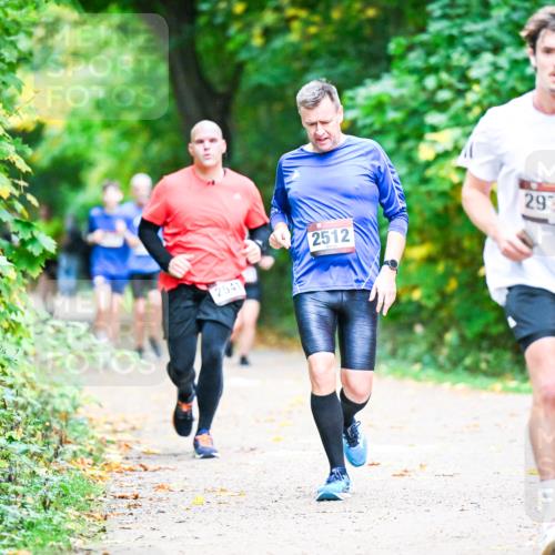 12.10.2025 - Bramfelder Halbmarathon 2025 Dr. Thomas Lammeyer http://msf.ph/oto/9353447 12.10.2025 10:47:00 Laufen 2541, 2512, 297 meine-sportfotos.de
