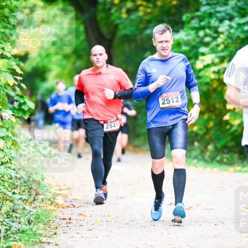 12.10.2025 - Bramfelder Halbmarathon 2025 Dr. Thomas Lammeyer http://msf.ph/oto/9353449 12.10.2025 10:47:01 Laufen 2541, 2512, 2977 meine-sportfotos.de