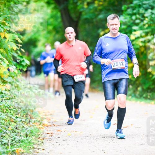 12.10.2025 - Bramfelder Halbmarathon 2025 Dr. Thomas Lammeyer http://msf.ph/oto/9353450 12.10.2025 10:47:01 Laufen 2541, 2512, 297 meine-sportfotos.de