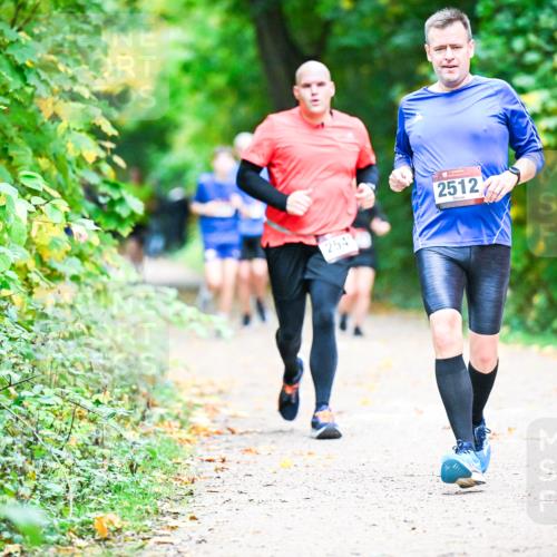 12.10.2025 - Bramfelder Halbmarathon 2025 Dr. Thomas Lammeyer http://msf.ph/oto/9353452 12.10.2025 10:47:01 Laufen 254, 2512, 2 meine-sportfotos.de