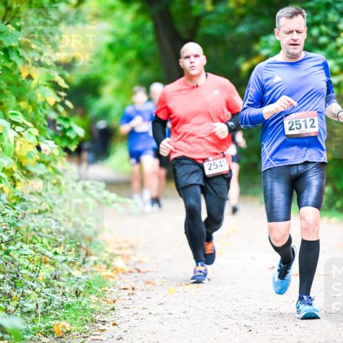 12.10.2025 - Bramfelder Halbmarathon 2025 Dr. Thomas Lammeyer http://msf.ph/oto/9353454 12.10.2025 10:47:02 Laufen 2541, 2512 meine-sportfotos.de