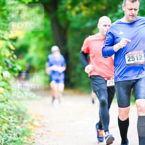 12.10.2025 - Bramfelder Halbmarathon 2025 Dr. Thomas Lammeyer http://msf.ph/oto/9353463 12.10.2025 10:47:03 Laufen 25, 2512 meine-sportfotos.de