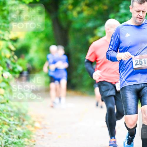 12.10.2025 - Bramfelder Halbmarathon 2025 Dr. Thomas Lammeyer http://msf.ph/oto/9353464 12.10.2025 10:47:03 Laufen 2512 meine-sportfotos.de
