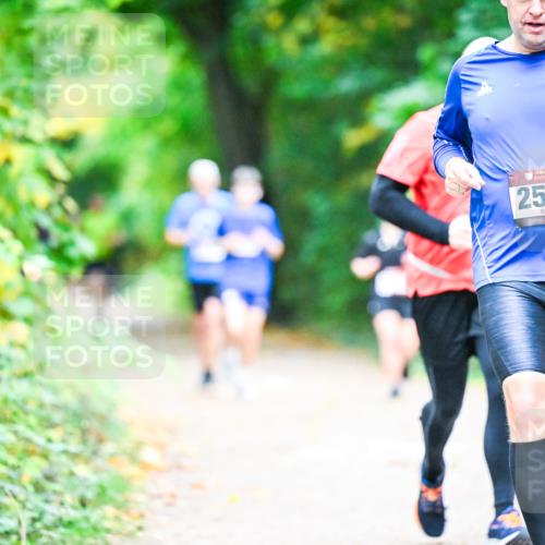 12.10.2025 - Bramfelder Halbmarathon 2025 Dr. Thomas Lammeyer http://msf.ph/oto/9353466 12.10.2025 10:47:03 Laufen 2512 meine-sportfotos.de