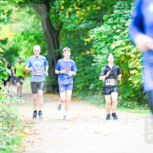 12.10.2025 - Bramfelder Halbmarathon 2025 Dr. Thomas Lammeyer http://msf.ph/oto/9353473 12.10.2025 10:47:05 Laufen 2548, 23, 2425 meine-sportfotos.de