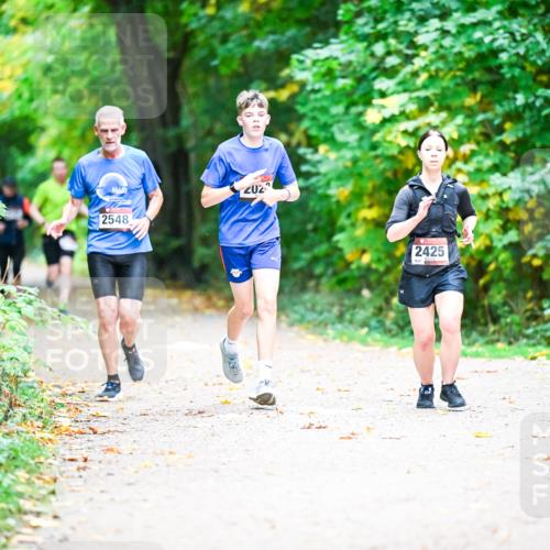 12.10.2025 - Bramfelder Halbmarathon 2025 Dr. Thomas Lammeyer http://msf.ph/oto/9353481 12.10.2025 10:47:06 Laufen 2548, 202, 2425 meine-sportfotos.de