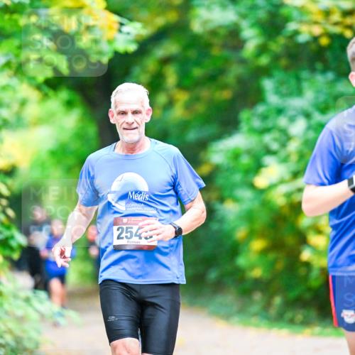 12.10.2025 - Bramfelder Halbmarathon 2025 Dr. Thomas Lammeyer http://msf.ph/oto/9353514 12.10.2025 10:47:11 Laufen 029, 254 meine-sportfotos.de