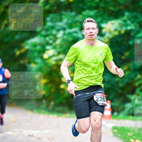 12.10.2025 - Bramfelder Halbmarathon 2025 Dr. Thomas Lammeyer http://msf.ph/oto/9353540 12.10.2025 10:47:16 Laufen 220 meine-sportfotos.de
