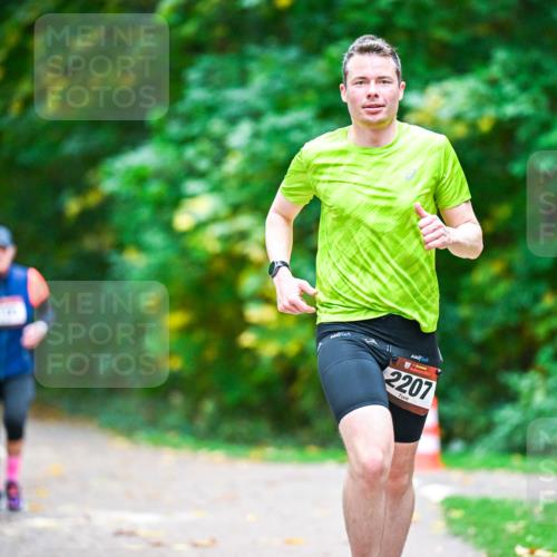 12.10.2025 - Bramfelder Halbmarathon 2025 Dr. Thomas Lammeyer http://msf.ph/oto/9353541 12.10.2025 10:47:16 Laufen 2207 meine-sportfotos.de