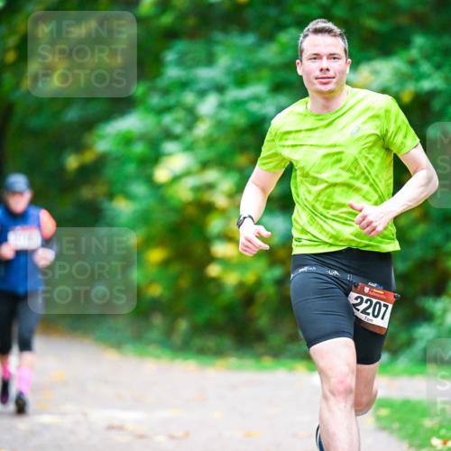 12.10.2025 - Bramfelder Halbmarathon 2025 Dr. Thomas Lammeyer http://msf.ph/oto/9353542 12.10.2025 10:47:16 Laufen 2207 meine-sportfotos.de