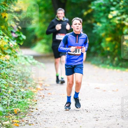 12.10.2025 - Bramfelder Halbmarathon 2025 Dr. Thomas Lammeyer http://msf.ph/oto/9353571 12.10.2025 10:47:21 Laufen 81, 2165 meine-sportfotos.de