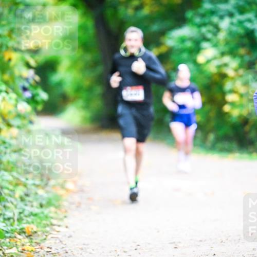 12.10.2025 - Bramfelder Halbmarathon 2025 Dr. Thomas Lammeyer http://msf.ph/oto/9353583 12.10.2025 10:47:23 Laufen 34, 2081 meine-sportfotos.de