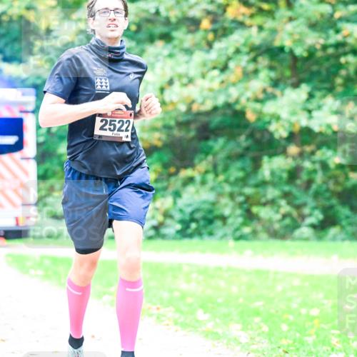 12.10.2025 - Bramfelder Halbmarathon 2025 Dr. Thomas Lammeyer http://msf.ph/oto/9353600 12.10.2025 10:47:32 Laufen 2522 meine-sportfotos.de