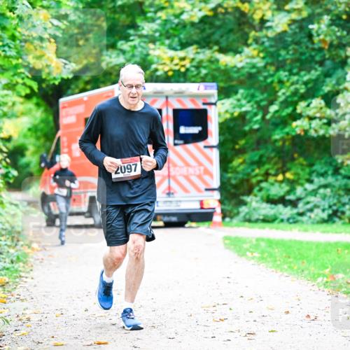 12.10.2025 - Bramfelder Halbmarathon 2025 Dr. Thomas Lammeyer http://msf.ph/oto/9353603 12.10.2025 10:47:34 Laufen 2097 meine-sportfotos.de