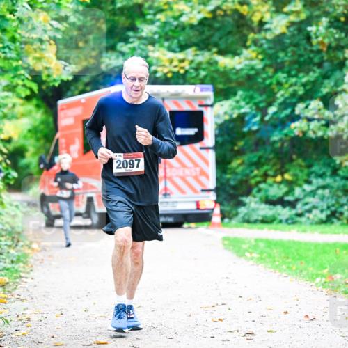 12.10.2025 - Bramfelder Halbmarathon 2025 Dr. Thomas Lammeyer http://msf.ph/oto/9353604 12.10.2025 10:47:34 Laufen 159, 2097 meine-sportfotos.de