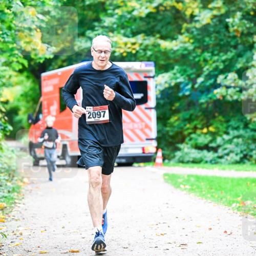 12.10.2025 - Bramfelder Halbmarathon 2025 Dr. Thomas Lammeyer http://msf.ph/oto/9353605 12.10.2025 10:47:34 Laufen 8, 159, 2, 097 meine-sportfotos.de