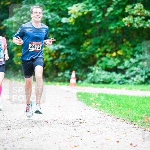 12.10.2025 - Bramfelder Halbmarathon 2025 Dr. Thomas Lammeyer http://msf.ph/oto/9353653 12.10.2025 10:47:47 Laufen 273, 2412 meine-sportfotos.de