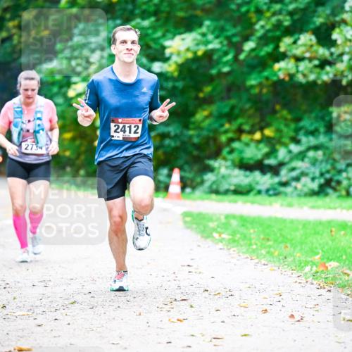 12.10.2025 - Bramfelder Halbmarathon 2025 Dr. Thomas Lammeyer http://msf.ph/oto/9353658 12.10.2025 10:47:48 Laufen 1165, 273, 2412, 96 meine-sportfotos.de