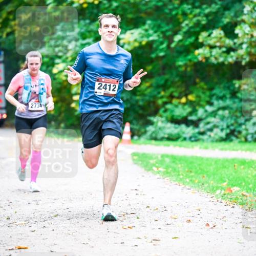12.10.2025 - Bramfelder Halbmarathon 2025 Dr. Thomas Lammeyer http://msf.ph/oto/9353660 12.10.2025 10:47:48 Laufen 2734, 2412 meine-sportfotos.de