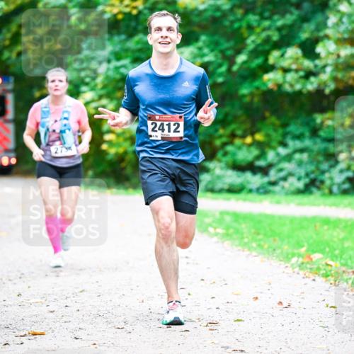 12.10.2025 - Bramfelder Halbmarathon 2025 Dr. Thomas Lammeyer http://msf.ph/oto/9353663 12.10.2025 10:47:48 Laufen 275, 2412 meine-sportfotos.de