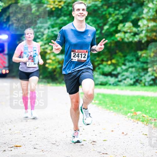 12.10.2025 - Bramfelder Halbmarathon 2025 Dr. Thomas Lammeyer http://msf.ph/oto/9353664 12.10.2025 10:47:49 Laufen 273, 2412, 96 meine-sportfotos.de